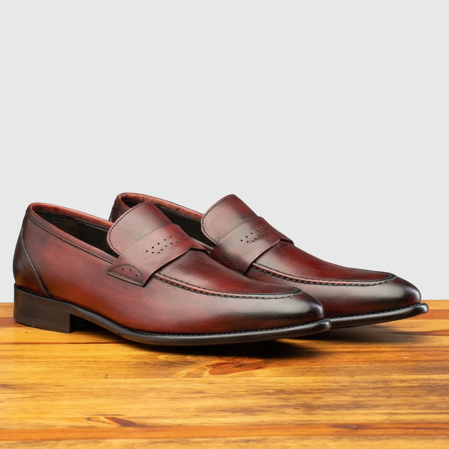Calzoleria Toscana Wholecut Slip-On | Q540