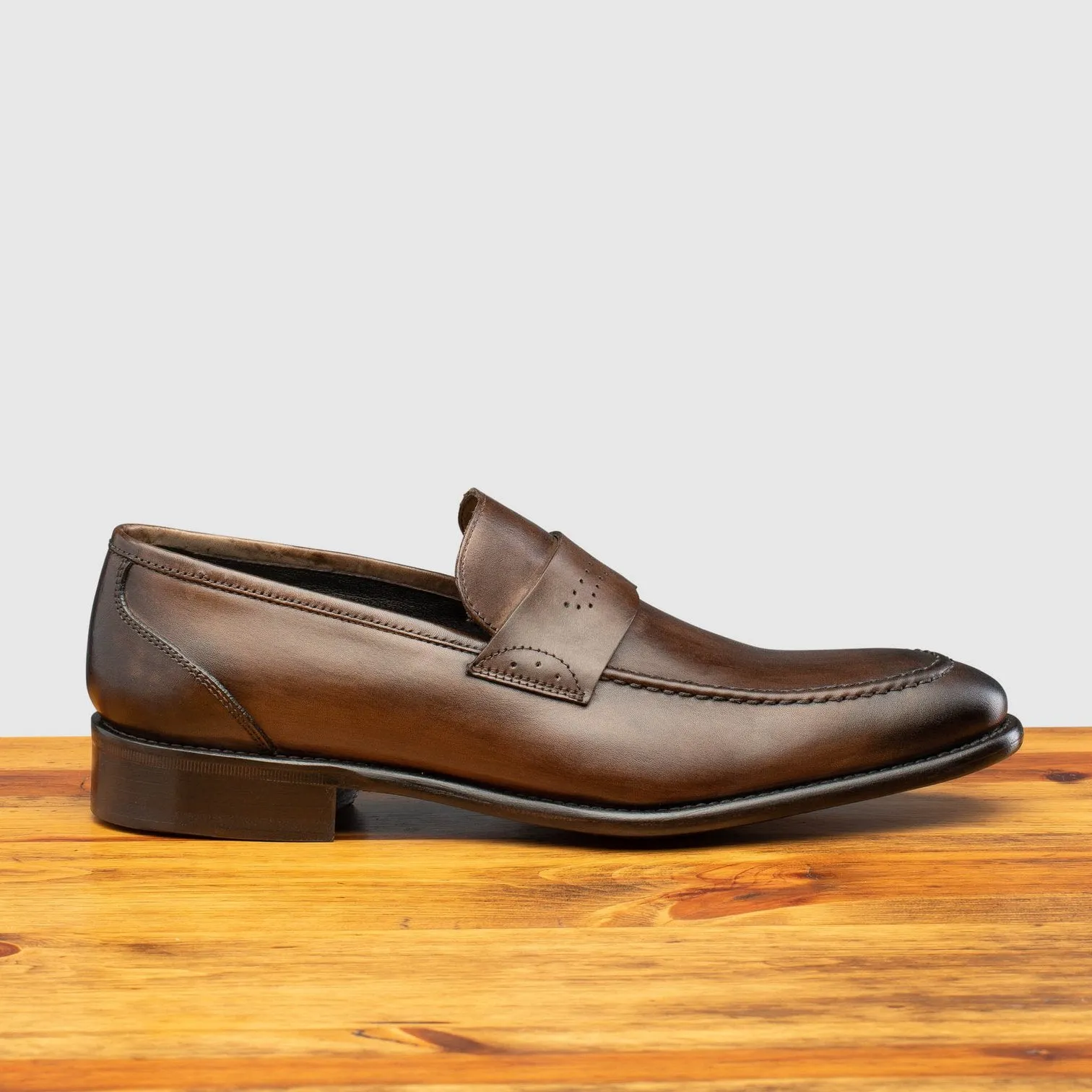 Calzoleria Toscana Wholecut Slip-On | Q540