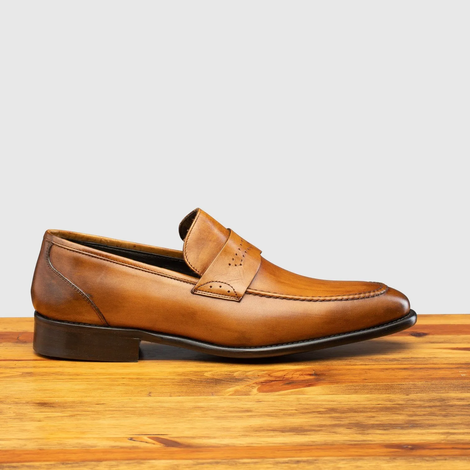 Calzoleria Toscana Wholecut Slip-On | Q540