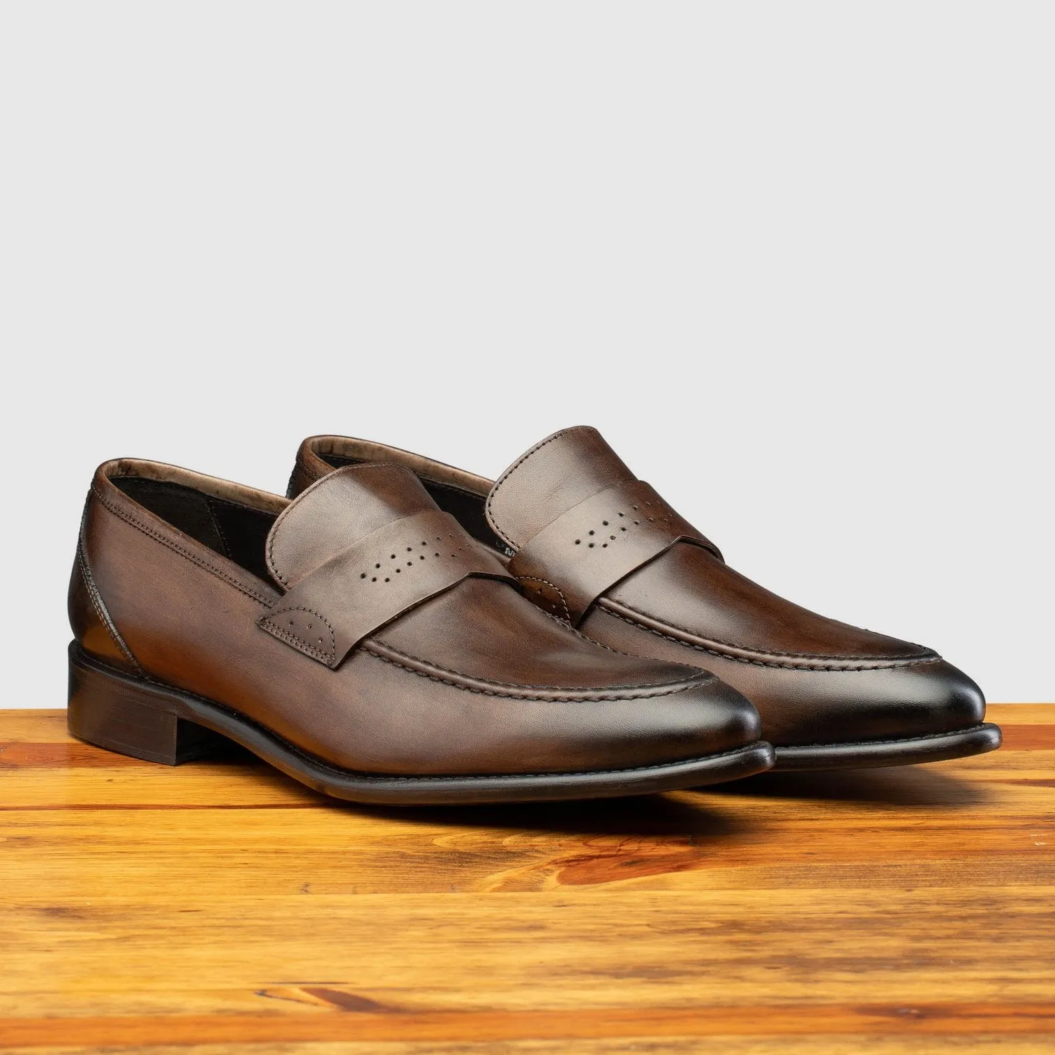 Calzoleria Toscana Wholecut Slip-On | Q540