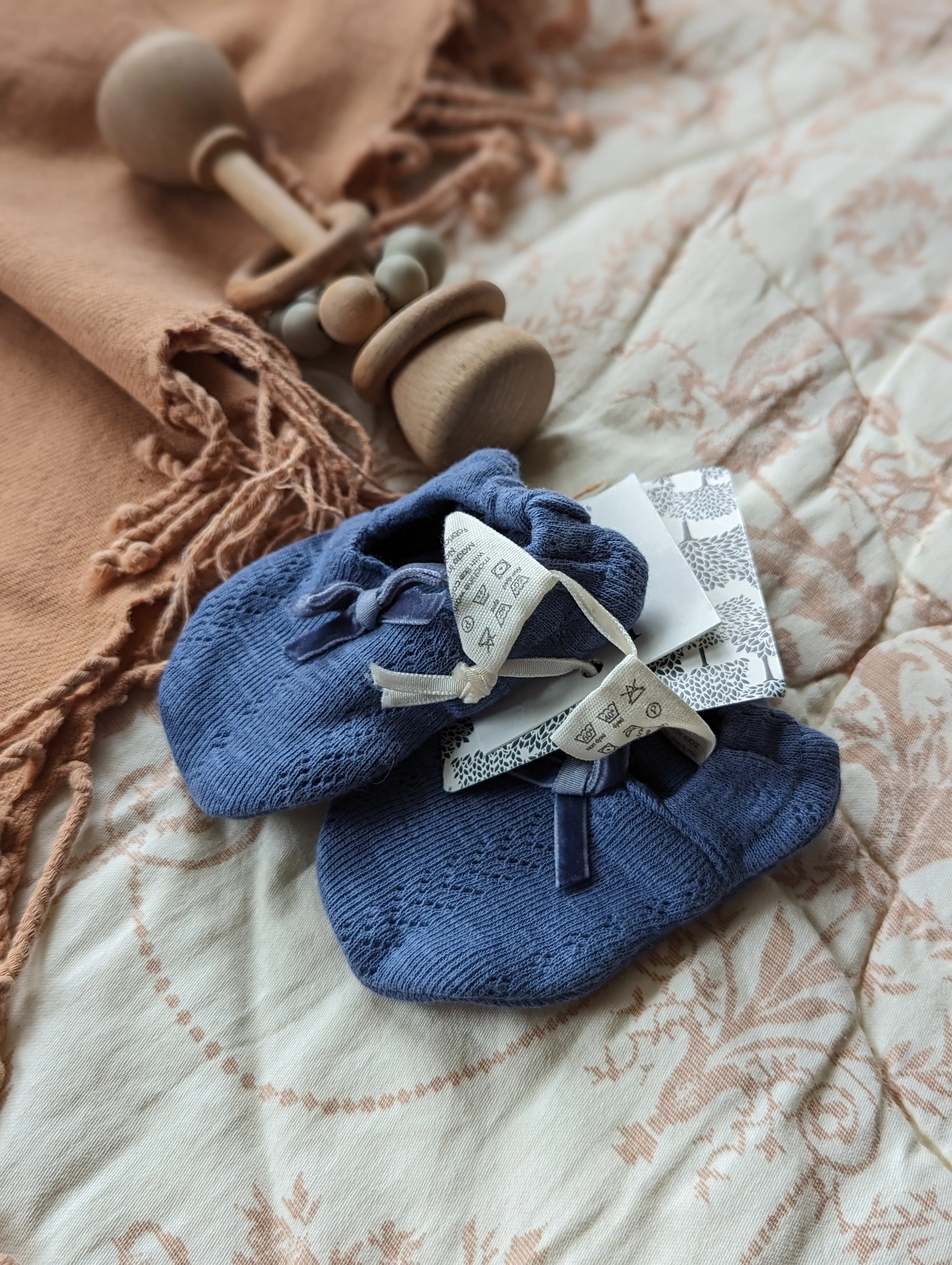 Kate Quinn Organic Pointelle Knit Cotton Booties in Blue (3-6)