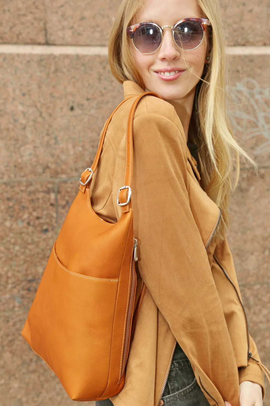 Le Donne Leather Womens Slim Sling Backpack
