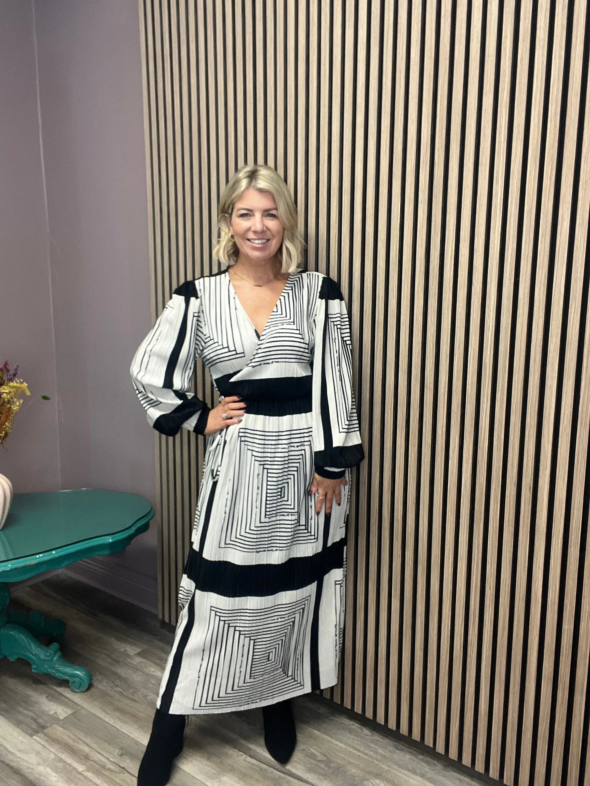 TOBINA WRAP DRESS (BLACK/IVORY)